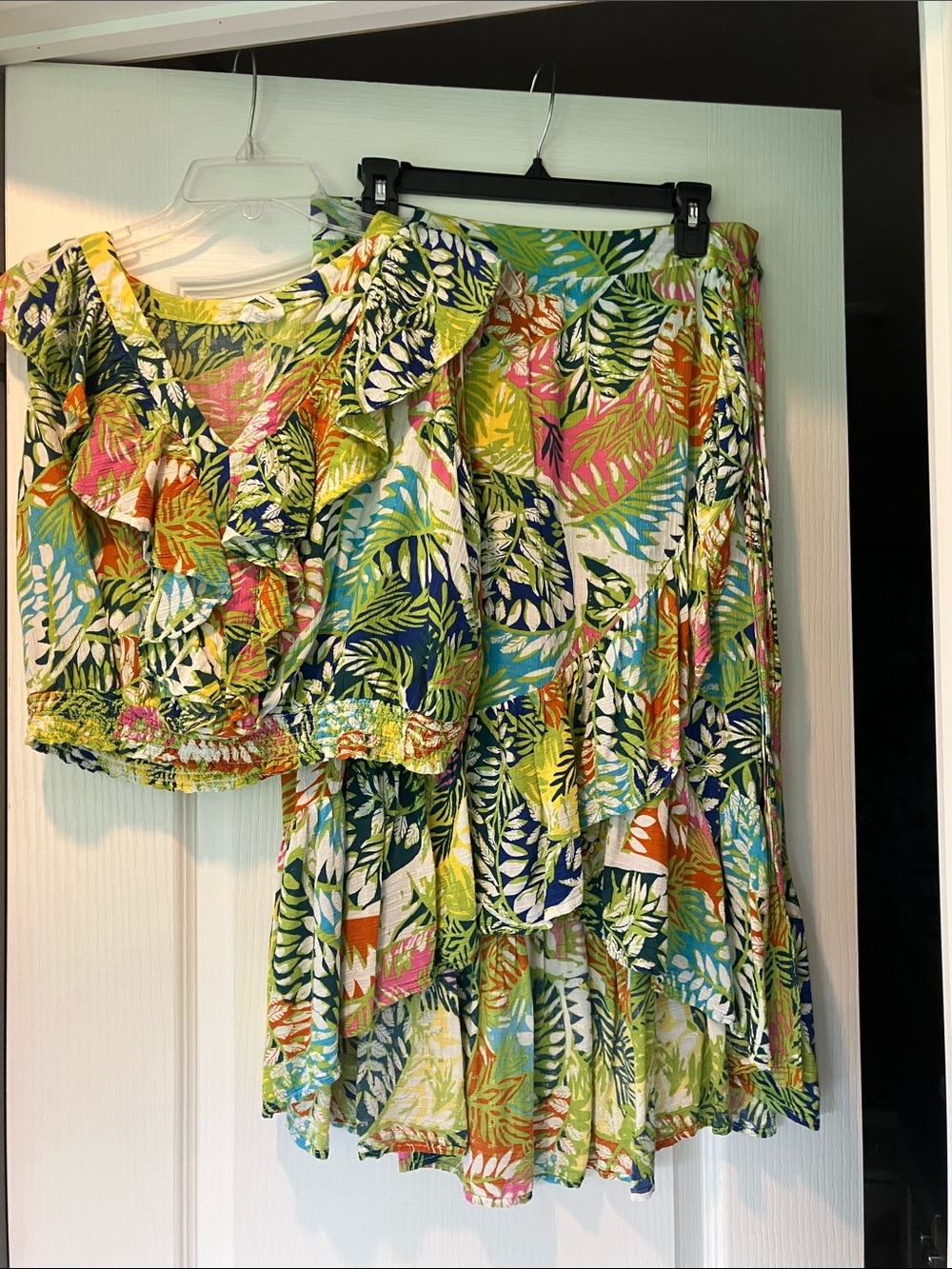 Nicole Miller Multicolor Tropical Leaf High-Low Ruffle Skirt and Top.